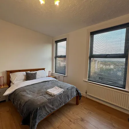 Private In Victorian House, Forest Hill,