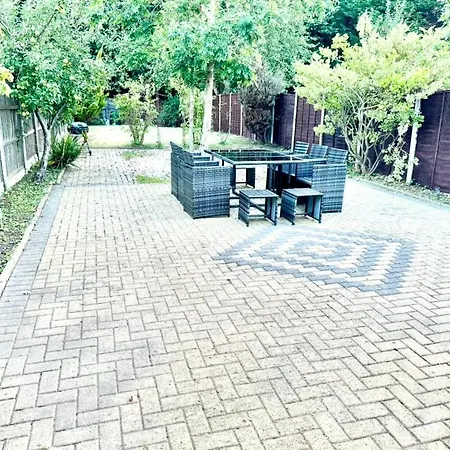 Stunning Modern Cozy 5 Star 3 Bedroom House-free Parking Greater London Metro Stations Hosted By Tony Ferienhaus *