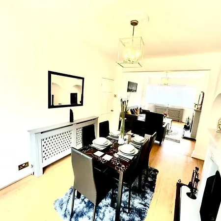 Stunning Modern Cozy 5 Star 3 Bedroom House-free Parking Greater London Metro Stations Hosted By Tony *