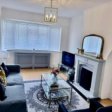 Ferienhaus Stunning Modern Cozy 5 Star 3 Bedroom House-free Parking Greater London Metro Stations Hosted By Tony