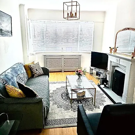 Stunning Modern Cozy 5 Star 3 Bedroom House-free Parking Greater London Metro Stations Hosted By Tony Ferienhaus Catford