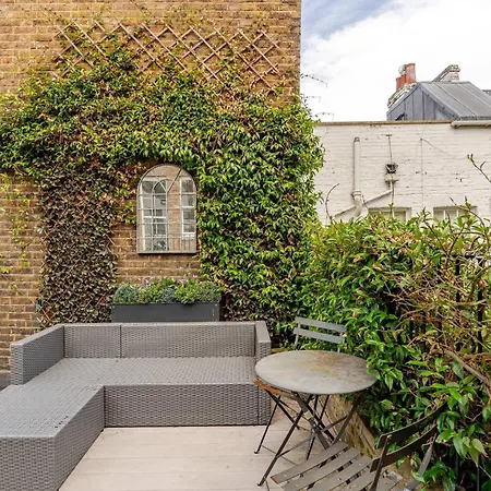 Delightful Notting Hill 2 Bed House With Garden Hébergement de vacances