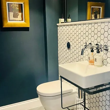 Hébergement de vacances Delightful Notting Hill 2 Bed House With Garden