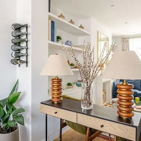 Delightful Notting Hill 2 Bed House With Garden Hébergement de vacances *