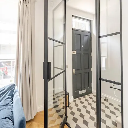 Hébergement de vacances Delightful Notting Hill 2 Bed House With Garden Londres