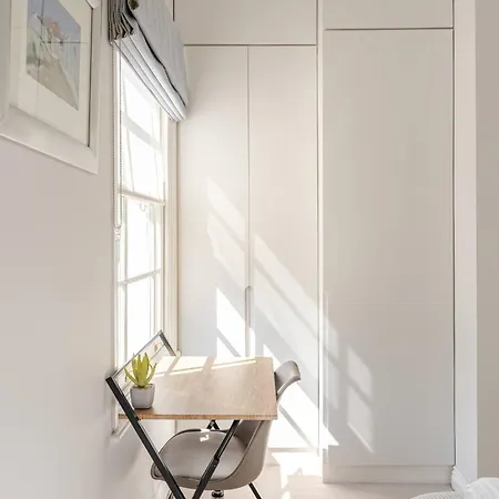 Delightful Notting Hill 2 Bed House With Garden Hébergement de vacances