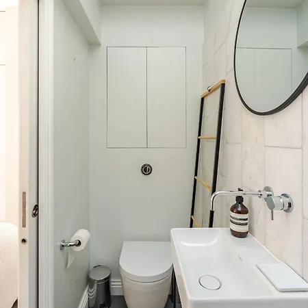 Delightful Notting Hill 2 Bed House With Garden Holiday home *