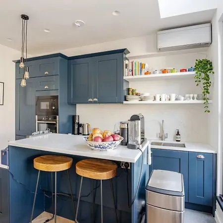 Delightful Notting Hill 2 Bed House With Garden Holiday home London