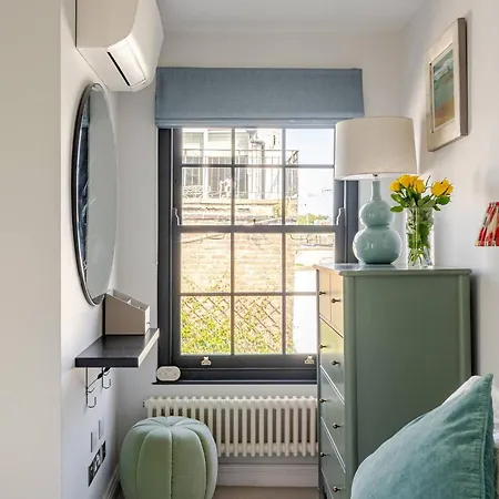 Delightful Notting Hill 2 Bed House With Garden *