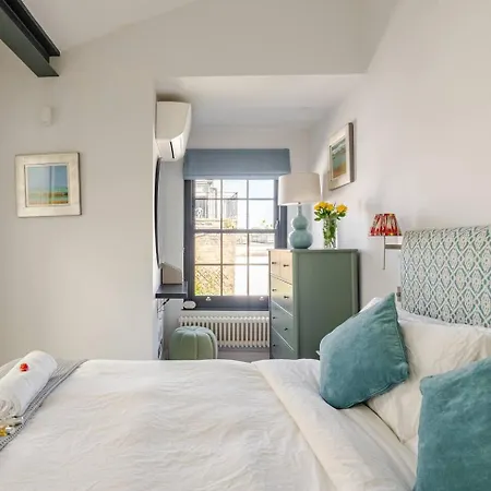 Delightful Notting Hill 2 Bed House With Garden Hébergement de vacances