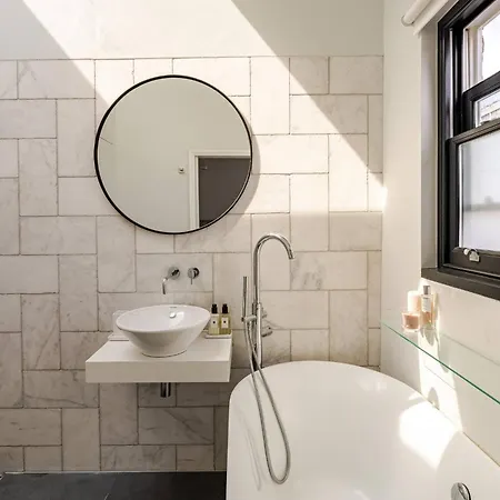 Hébergement de vacances Delightful Notting Hill 2 Bed House With Garden