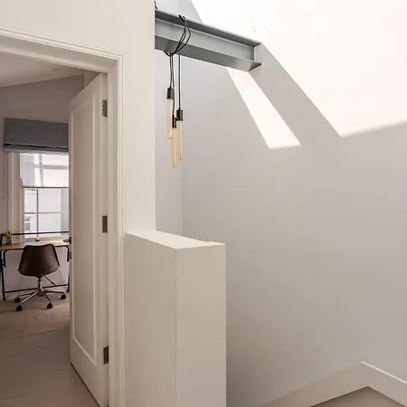 Delightful Notting Hill 2 Bed House With Garden Holiday home *