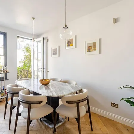 Delightful Notting Hill 2 Bed House With Garden Hébergement de vacances