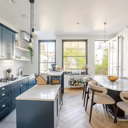 Hébergement de vacances Delightful Notting Hill 2 Bed House With Garden