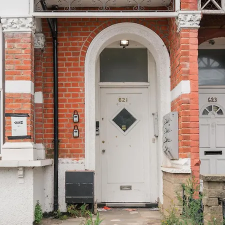 With Free Wifi Apartment London