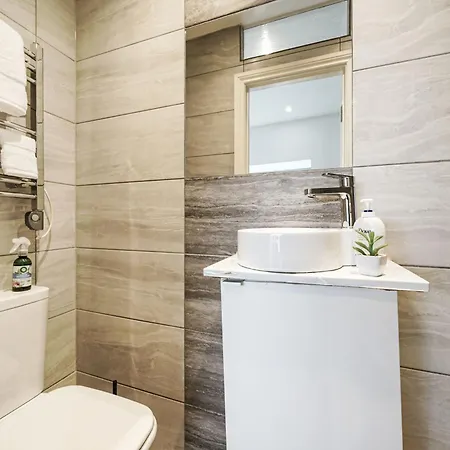 With Free Wifi Apartment London
