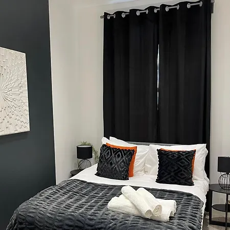 Modern Broadway -2 Mins To Tube & Well-equipped * Ealing