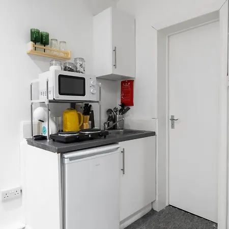 Livestay Affordable En-suite Studio In London, N14