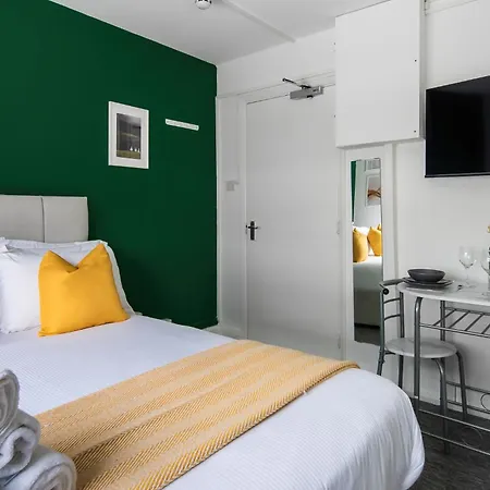 Livestay Affordable En-suite Studio In London, N14 Guest house