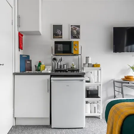 Livestay Affordable En-suite Studio In London, N14 Guest house