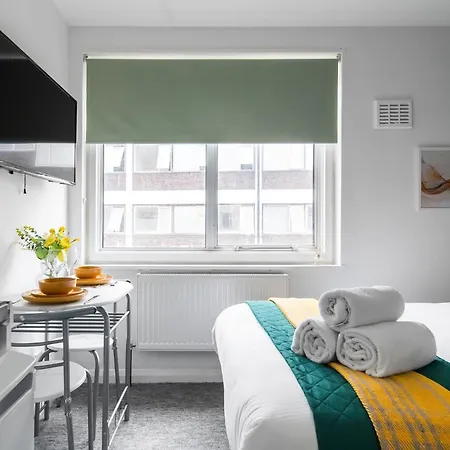 Livestay Affordable En-suite Studio In London, N14 * East Barnet