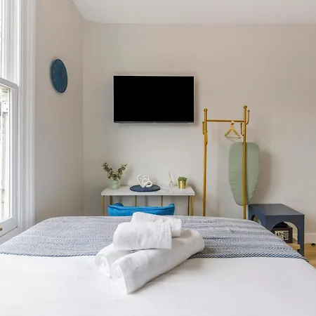 Apartment Cityscape Oasis Chic For Urban Dwellers