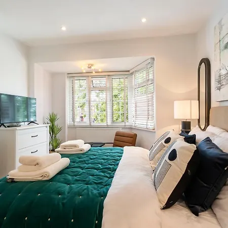 Entire House In Wimbledon Holiday home London