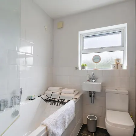 Holiday home Entire House In Wimbledon London