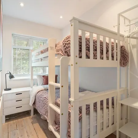Holiday home Entire House In Wimbledon London