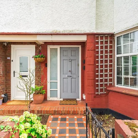 Holiday home Entire House In Wimbledon *