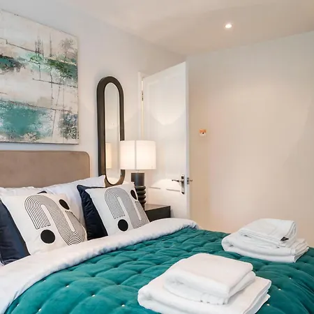 Holiday home Entire House In Wimbledon London
