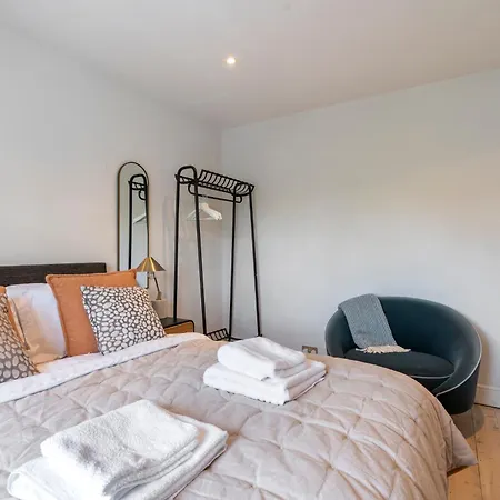 Entire House In Wimbledon *