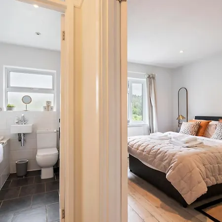 Holiday home Entire House In Wimbledon London