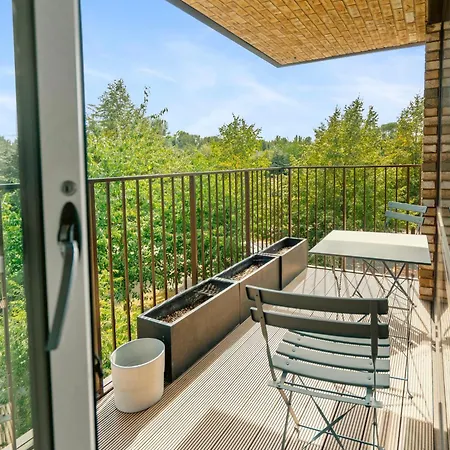 Apartment Modern 2 Bedroom With Superking Bed, Gated Free Parking & Balcony Views Near Wembley London