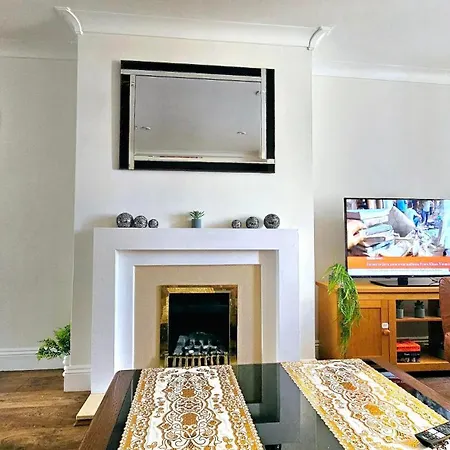 Apartment Cosy And Spacious -free Parking, Free Wifi- Sleeps 5 By Finna Ltd Rainham (Greater London)