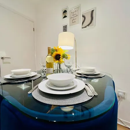 Gem - 2 Bed House, 6 Mins From Liverpool Street, Shops & Restaurants * London