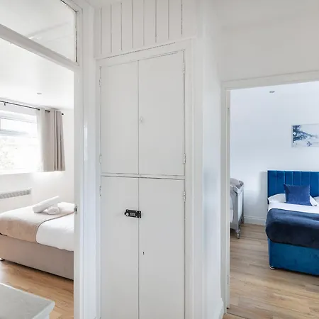 Holiday home Gem - 2 Bed House, 6 Mins From Liverpool Street, Shops & Restaurants