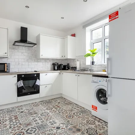 Gem - 2 Bed House, 6 Mins From Liverpool Street, Shops & Restaurants Holiday home London