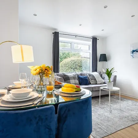 Holiday home Gem - 2 Bed House, 6 Mins From Liverpool Street, Shops & Restaurants London