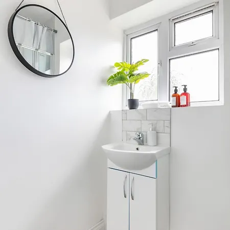 Gem - 2 Bed House, 6 Mins From Liverpool Street, Shops & Restaurants London