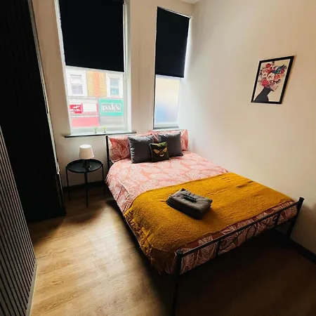 Kilburn Guest 167 * London