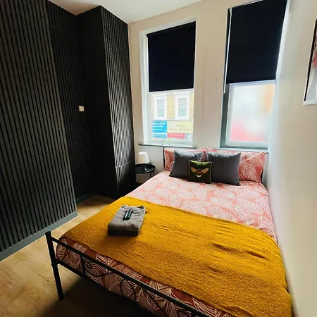 Kilburn Guest 167 London