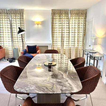 Apartment Charming 3-bed In Central