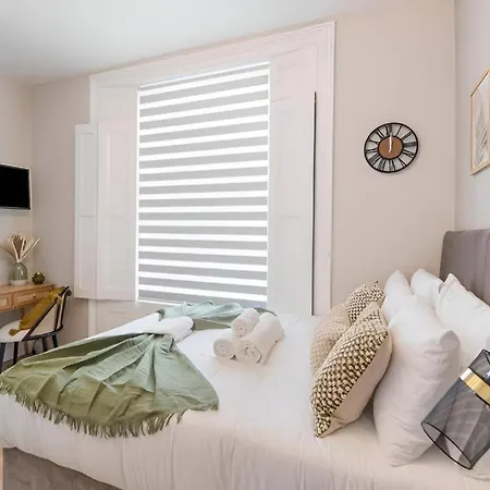 Bright And Airy With Minimalist Charm Apartment *