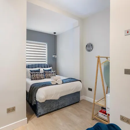 Sleek And Cozy - Modern Retreat * לונדון