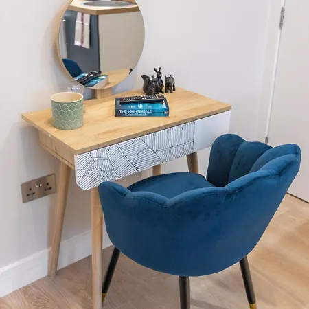 Sleek And Cozy - Modern Retreat דירה