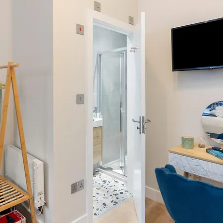 Sleek And Cozy - Modern Retreat דירה לונדון