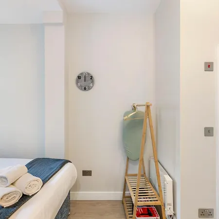 דירה Sleek And Cozy - Modern Retreat לונדון