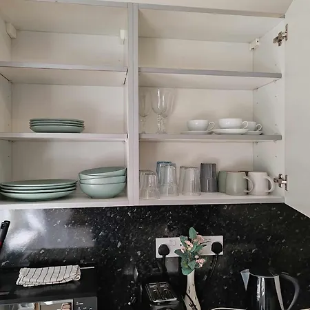 One Bedroom By Bayswater, Hyde Park Londra