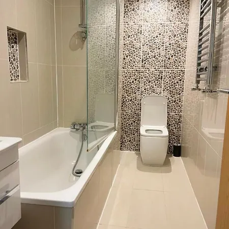 Juniper Alexandra Palace Serviced Apartments, By Edens Apartment *